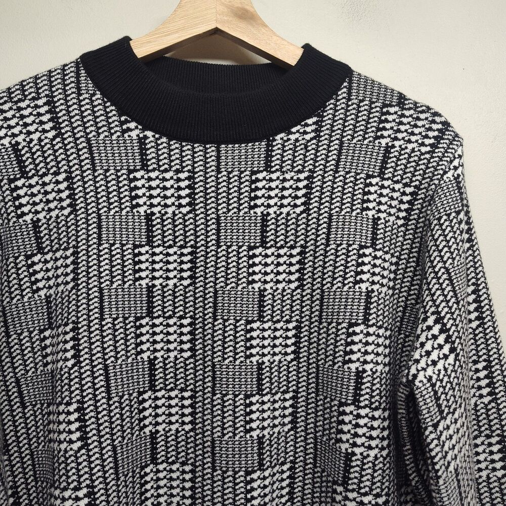 Vici Knit Sweater Women L Black White Houndstooth Plaid Preppy Old Money Casual - Picture 2 of 8